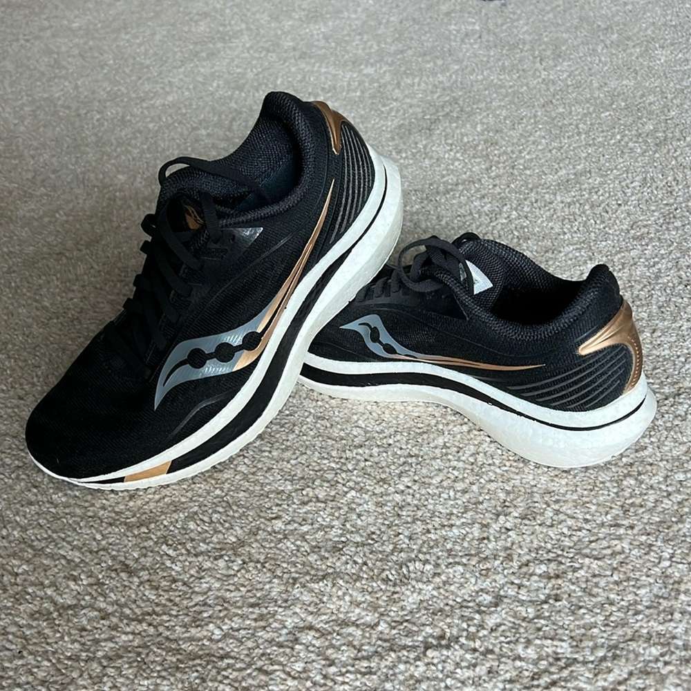 Women’s Saucony Endorphin Speed - Size 9